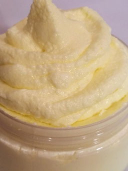 Vanilla Brightening Salt Scrub 250 ml 