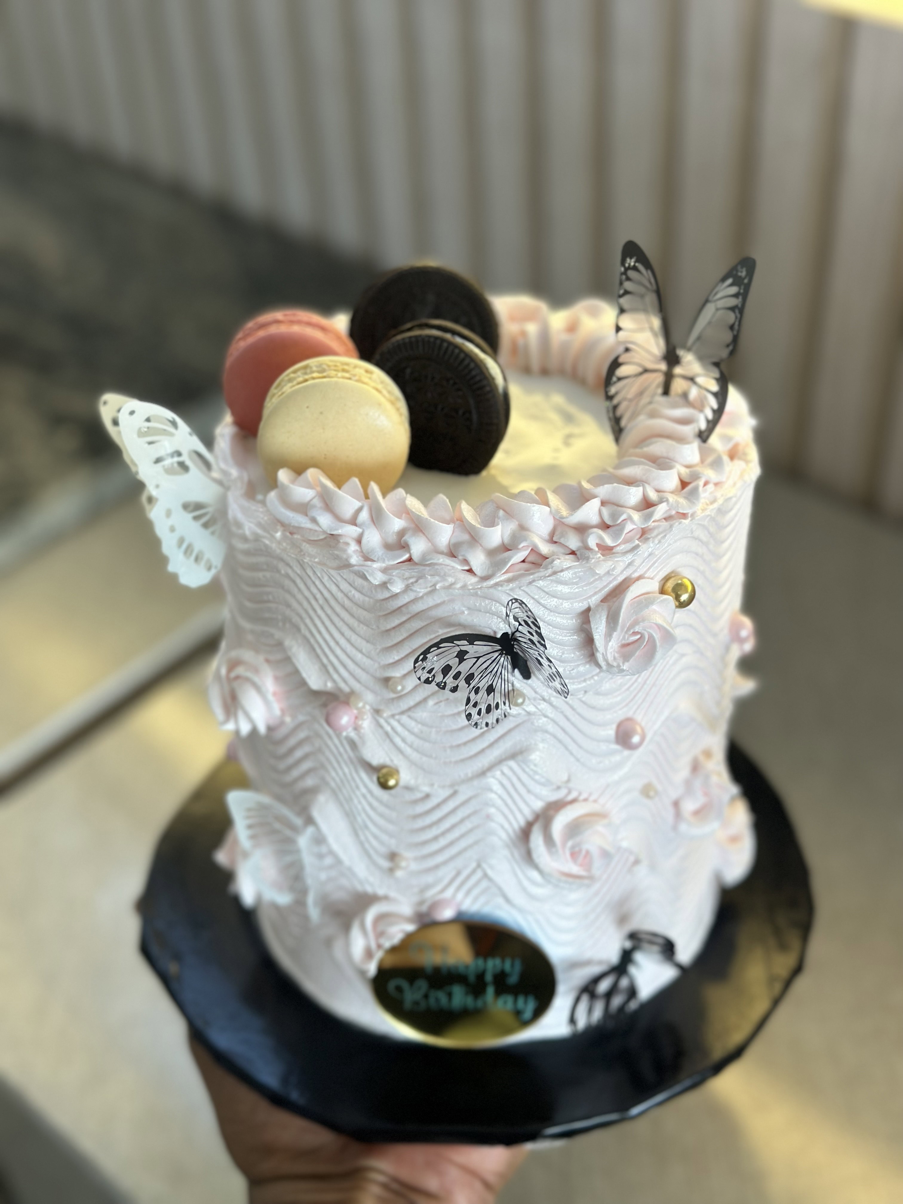 6 inches  2 Layers Whipped cream Cake   