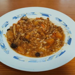 Lentejas guisadas con chorizo, arroz y setas