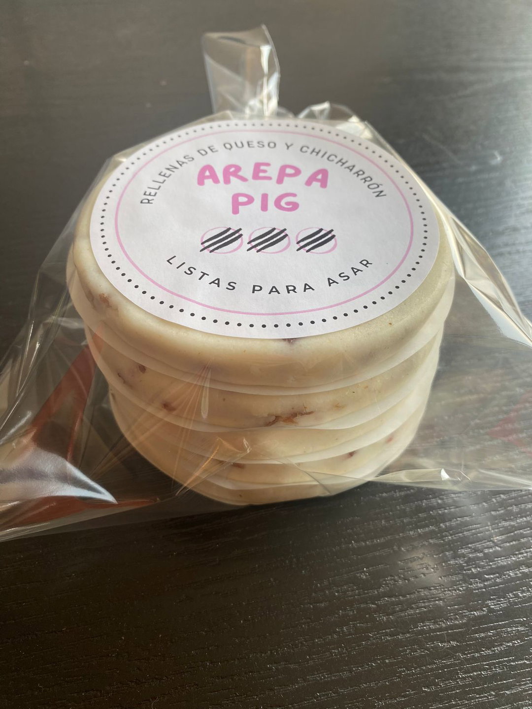 Arepa Rellena de Chicharrón Prensado con Queso
