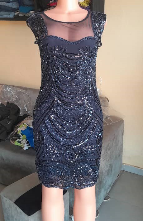 Robe Noir, Elégante, moulante et sexy_0