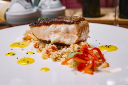 Fresh salmon with oriental sauce, couscous and warm carrot salad // Frischer Lachs mit orientalischer Sauce, Couscous und warmem Karottensalat