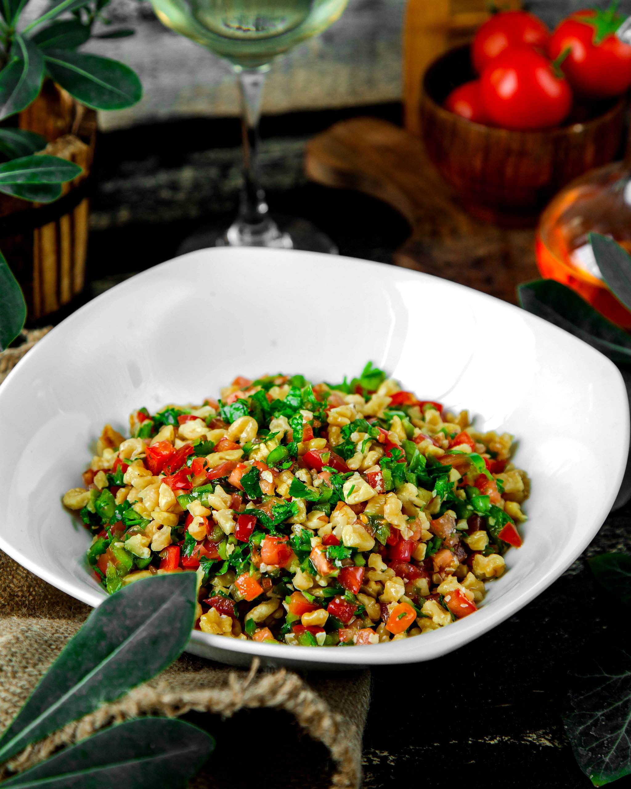Tomato, chickpea, fresh spinach and pear salad // Salat aus Tomaten, Kichererbsen, frischem Spinat und Birnen_0