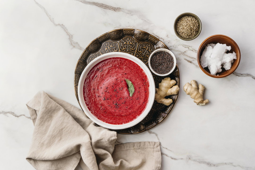 Creamy beetroot and sesame soup // Rahmige Rote-Bete-Suppe mit Sesam