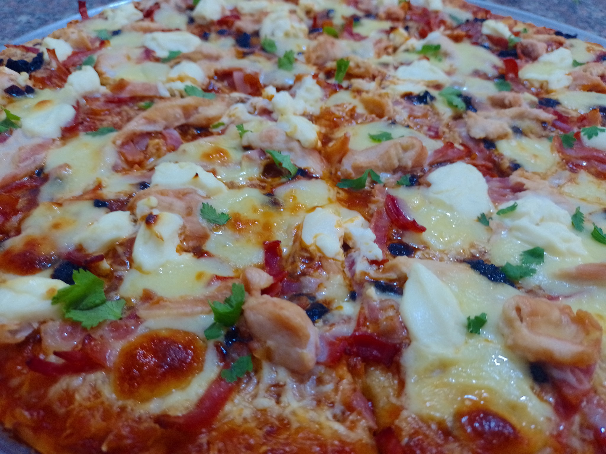 Pollo marinado al Limón con Tocino, Queso Crema - Familiar 14"_1