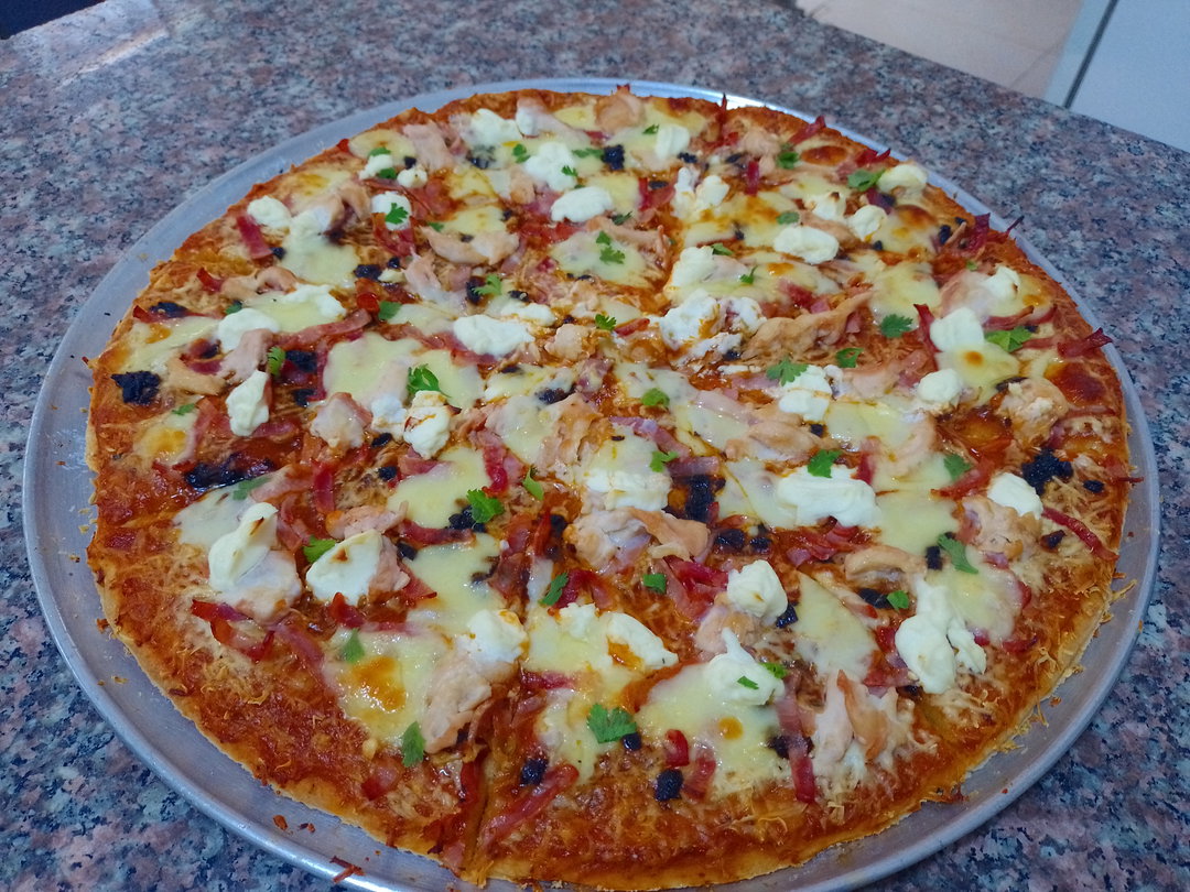 Pollo marinado al Limón con Tocino, Queso Crema - Familiar 14"