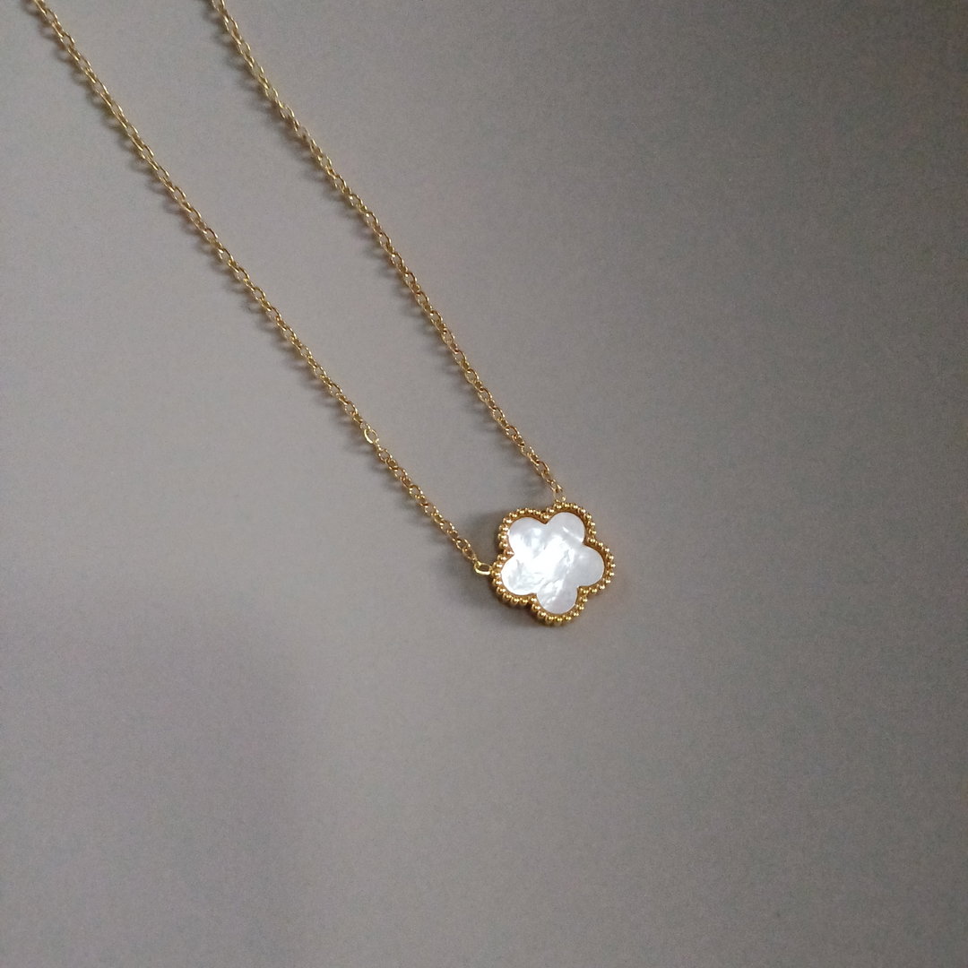 Clover Shell Necklace