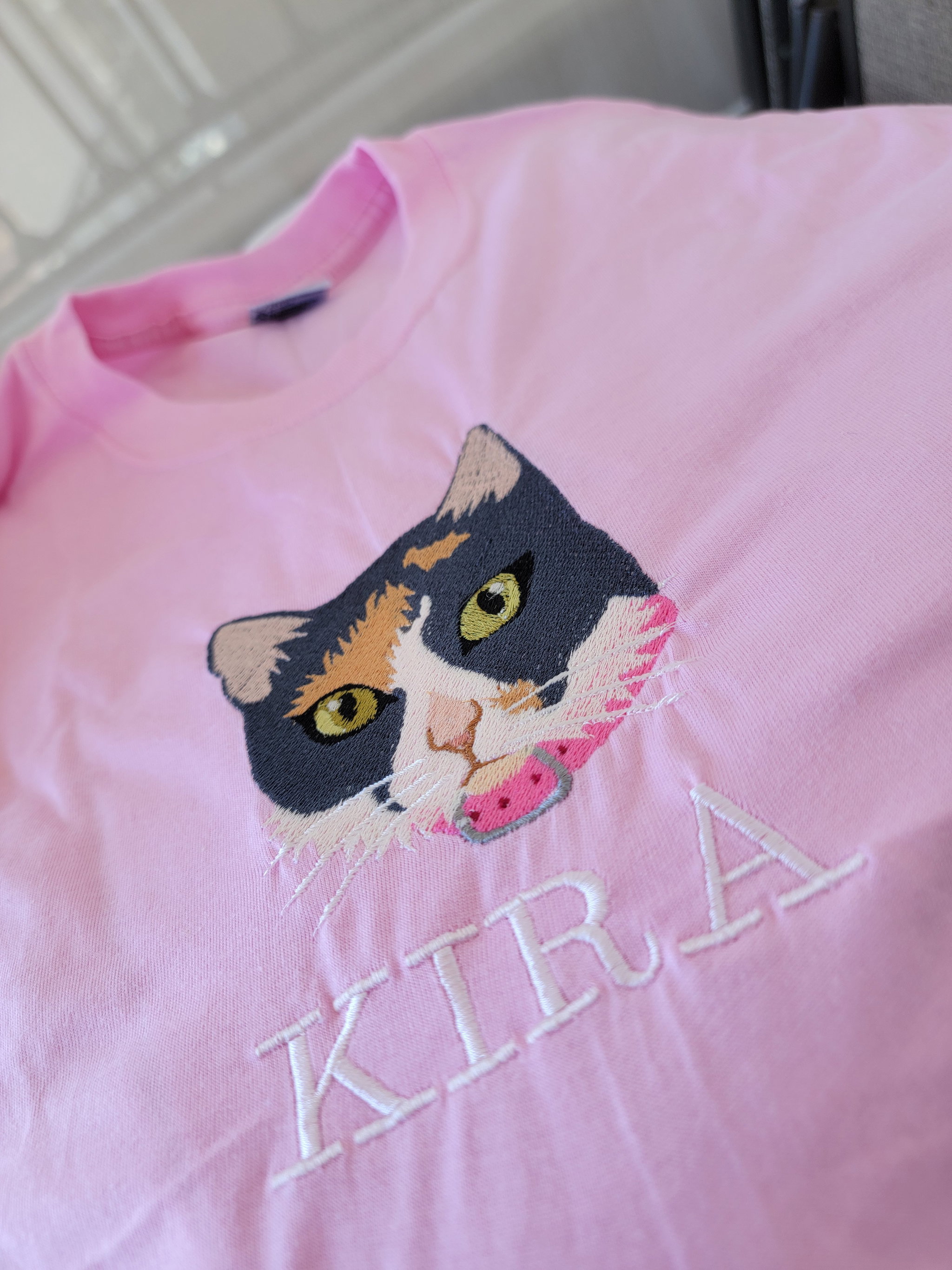 T-shirt bordado carita de mascota_1