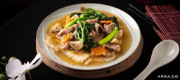 Rad na Chicken w/rice noodle ราดหน้าไก่เส้นใหญ่
