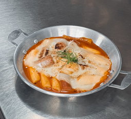 Rose Tteobbokki 로제 떡볶이 (โรเซ่ต็อกบ็อกกี้)