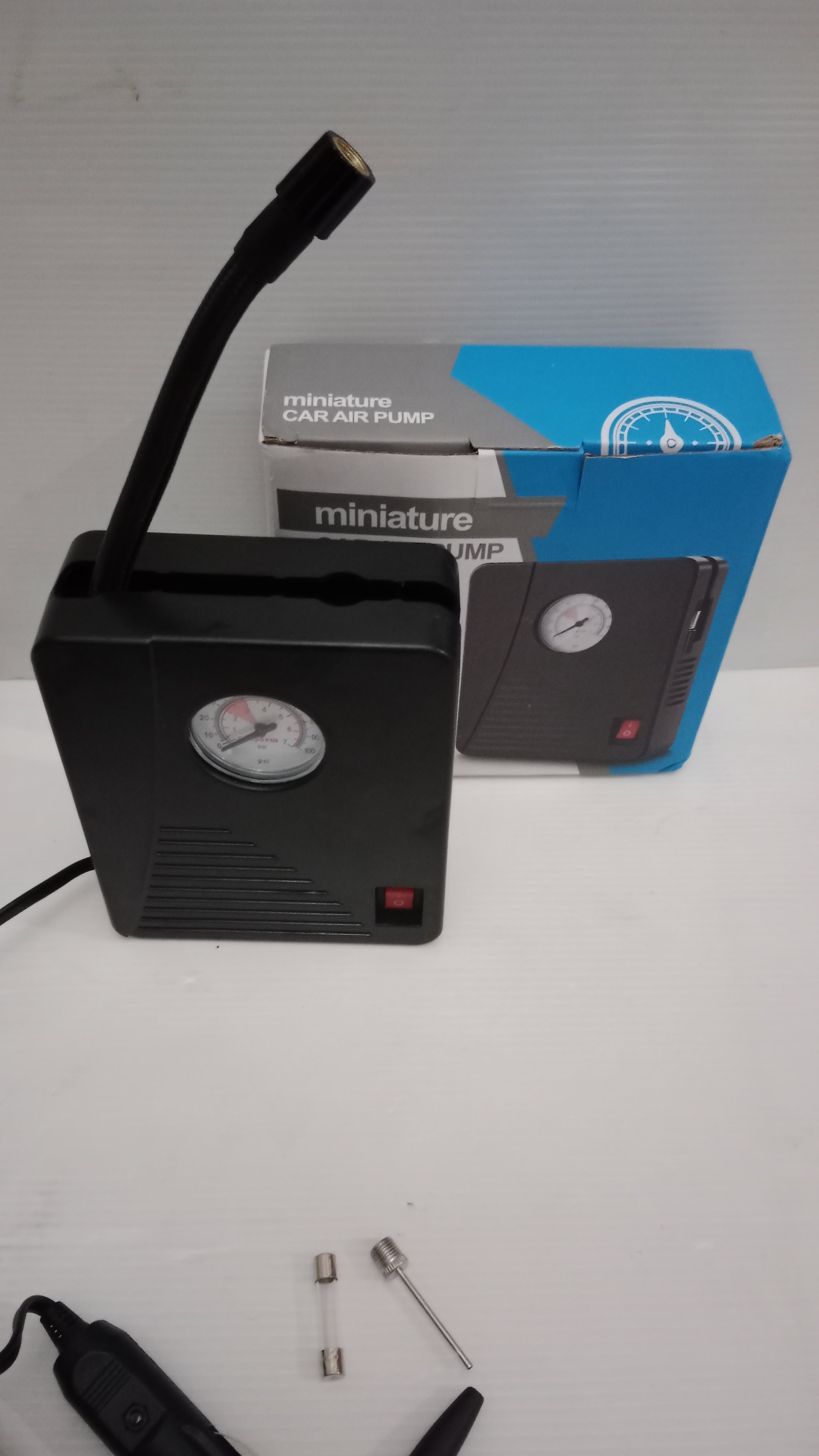 pum tayar  mini elektrik 12volt 96 watt untuk kereta motor  basikal dan bola_4