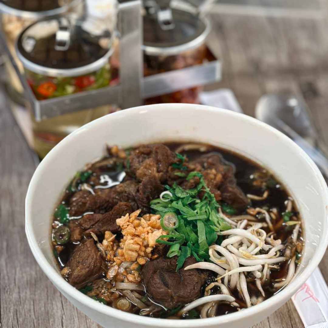 Braised beef noodle soup ก๋วยเตี๋ยวเนื้อตุ๋น