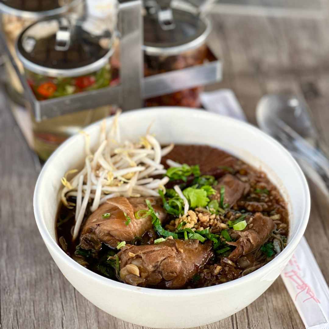 Braised Chicken noodle soup ก๋วยเตี๋ยวไก่ตุ๋น