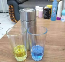 Le gobelet alcalin Longrich est assez spécial. Il transforme toute eau, acide ou neutre en une eau alcaline ionisée de pH 7,45 à 8 saine et potable.  Assure un approvisionnement en eau purifiée et un pH équilibré tout le temps grâce à l’élimination de l’excès Il élimine le chlore et les métaux nocifs Une enquête menée par l’OMS a révélé que près de 80% des maladies humaines sont dues à l’eau potable impure.  Boire de l’eau alcaline ionisée contribue au maintien de l’équilibre acide/basique dans notre corps. Le niveau d’alcalinité est en effet très important, car les recherches ont déjà prouvé que les bactéries et maladies ne peuvent pas survivre dans un état alcalin, mais qu’elles ont tendance à prospérer dans un environnement acide.