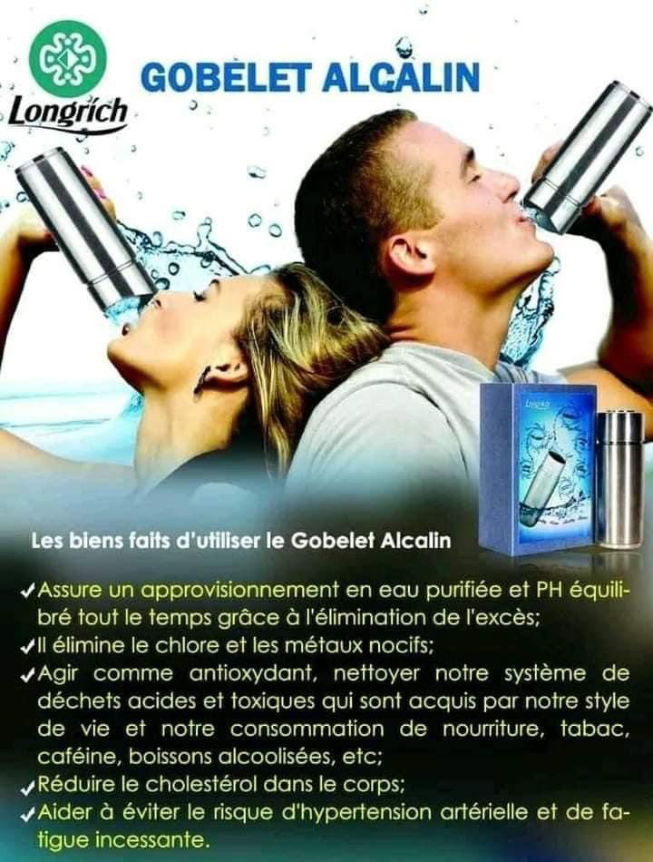 Le gobelet alcalin Longrich est assez spécial. Il transforme toute eau, acide ou neutre en une eau alcaline ionisée de pH 7,45 à 8 saine et potable.  Assure un approvisionnement en eau purifiée et un pH équilibré tout le temps grâce à l’élimination de l’excès Il élimine le chlore et les métaux nocifs Une enquête menée par l’OMS a révélé que près de 80% des maladies humaines sont dues à l’eau potable impure.  Boire de l’eau alcaline ionisée contribue au maintien de l’équilibre acide/basique dans notre corps. Le niveau d’alcalinité est en effet très important, car les recherches ont déjà prouvé que les bactéries et maladies ne peuvent pas survivre dans un état alcalin, mais qu’elles ont tendance à prospérer dans un environnement acide._19
