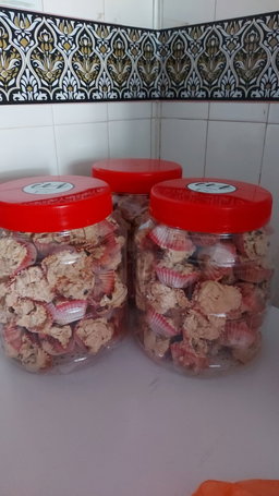 Signature Cornflakes Macaron (Meringue)