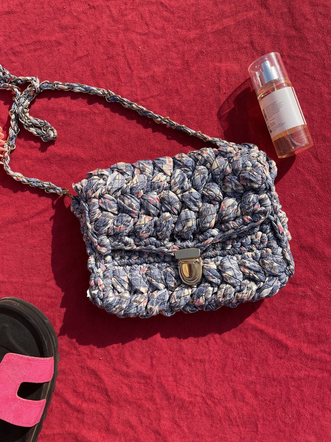 Bandoulière crochet.