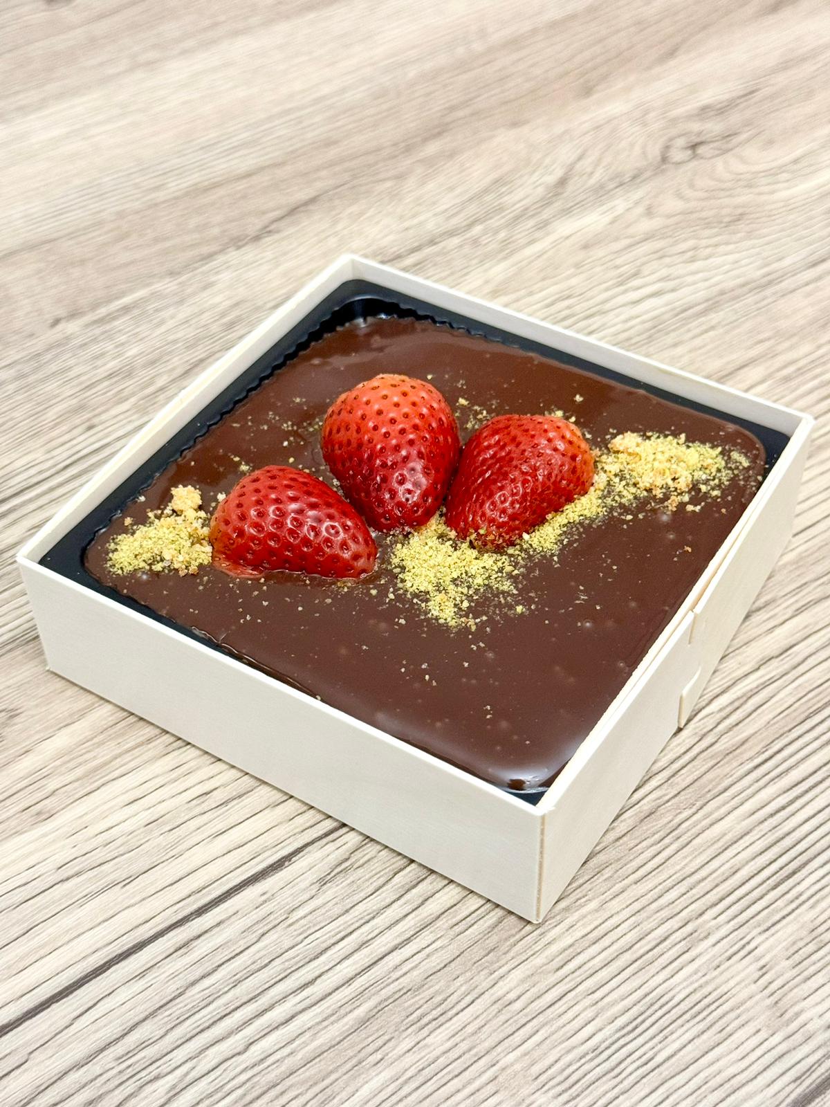 Chocolate Pistachio Kunafa Cake_0