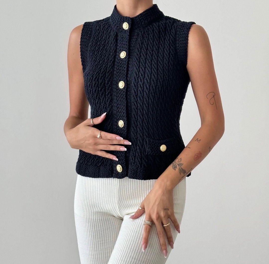 Knit pattern top- black