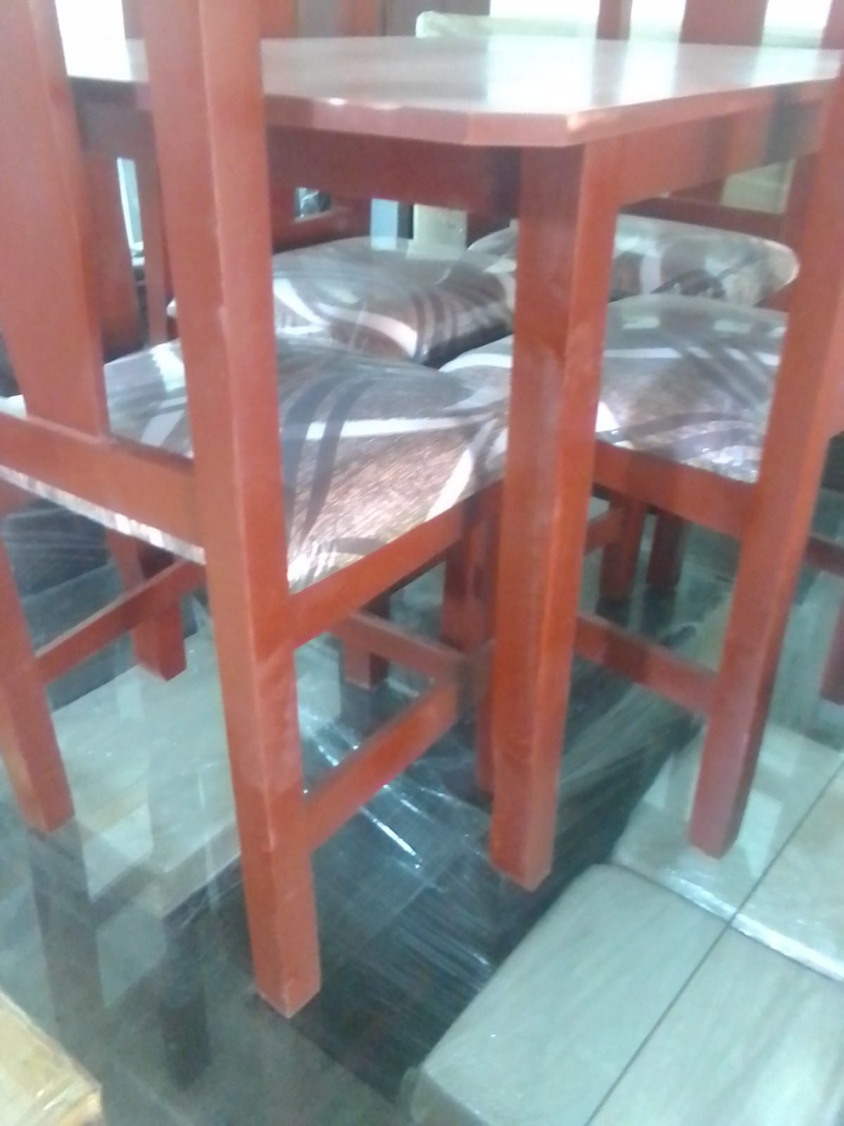 Comedor 4 sillas económicos _1