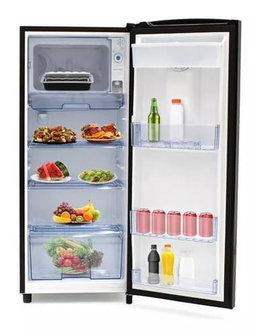 Refrigerador Hisense RR63D6W color negro con capacidad de 173L 127V