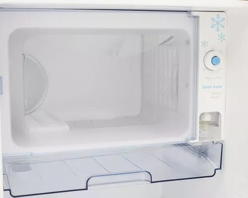 Refrigerador Hisense RR63D6W color negro con capacidad de 173L 127V_1