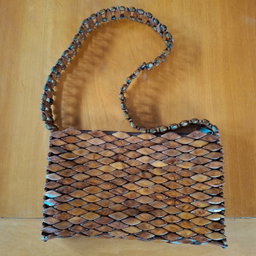 Bolsa Artesanal em Madeira