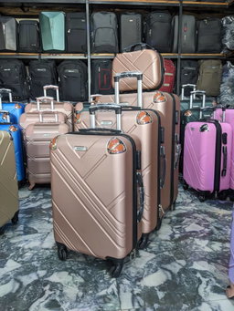 Traveluxe suitcases 