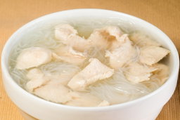 Caldo de Pollo con Fansi