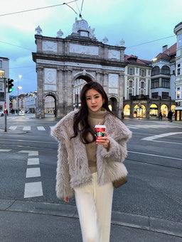 FUR COAT