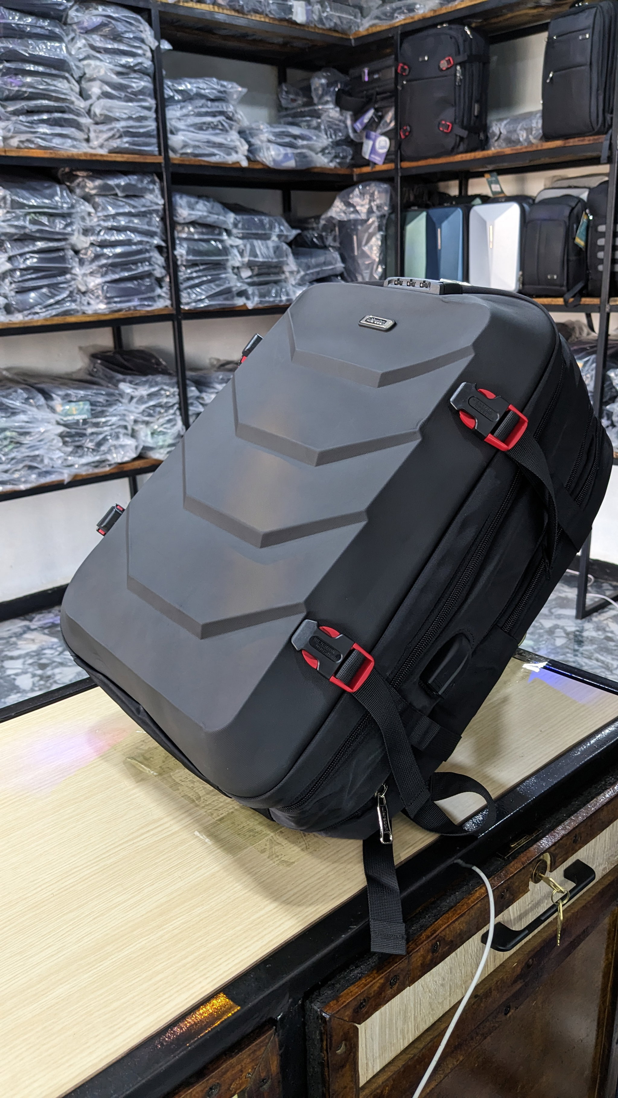 Titan guard backpack _1