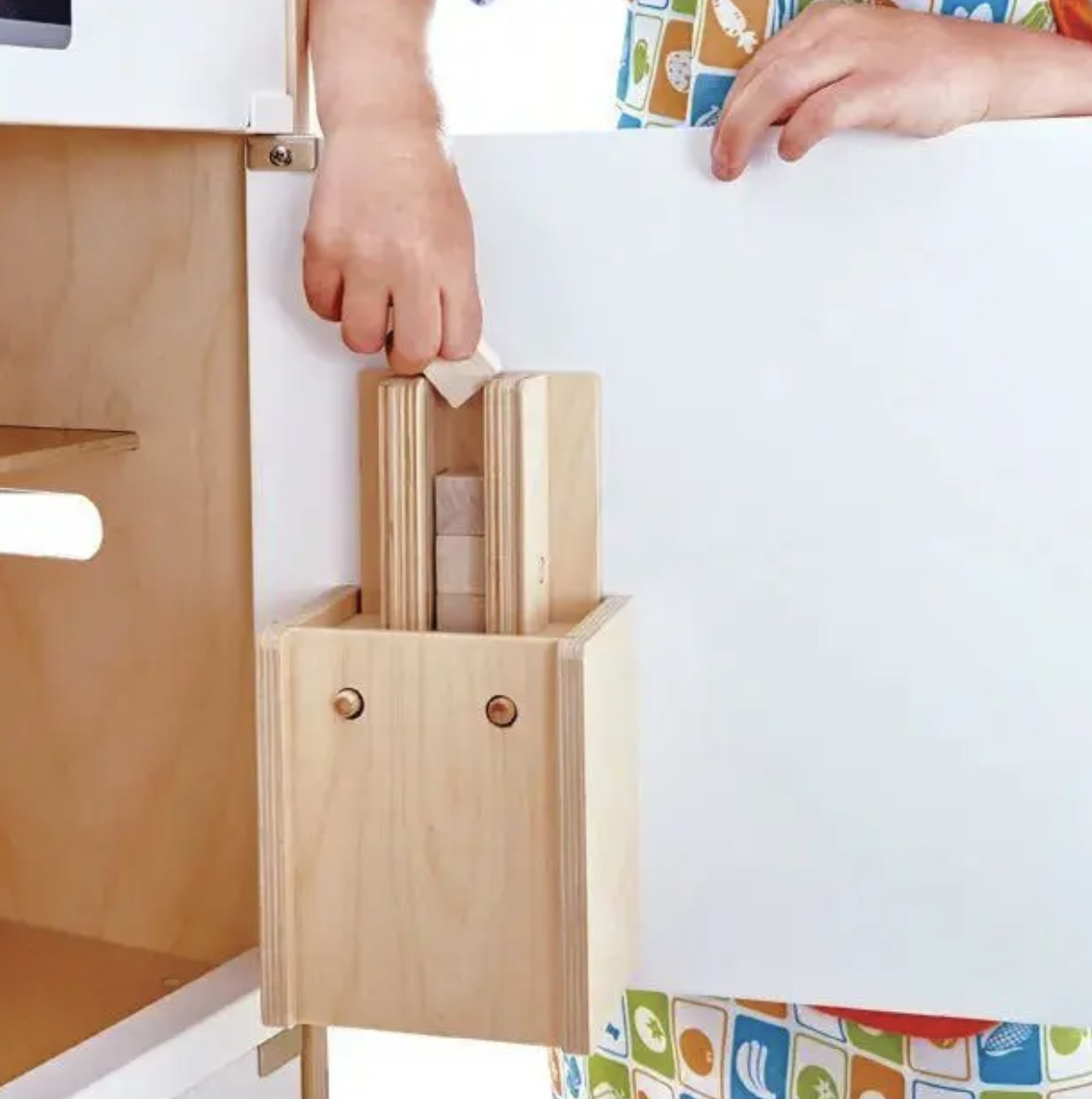 Hape Gourmet Kitchen Wooden Fridge_4