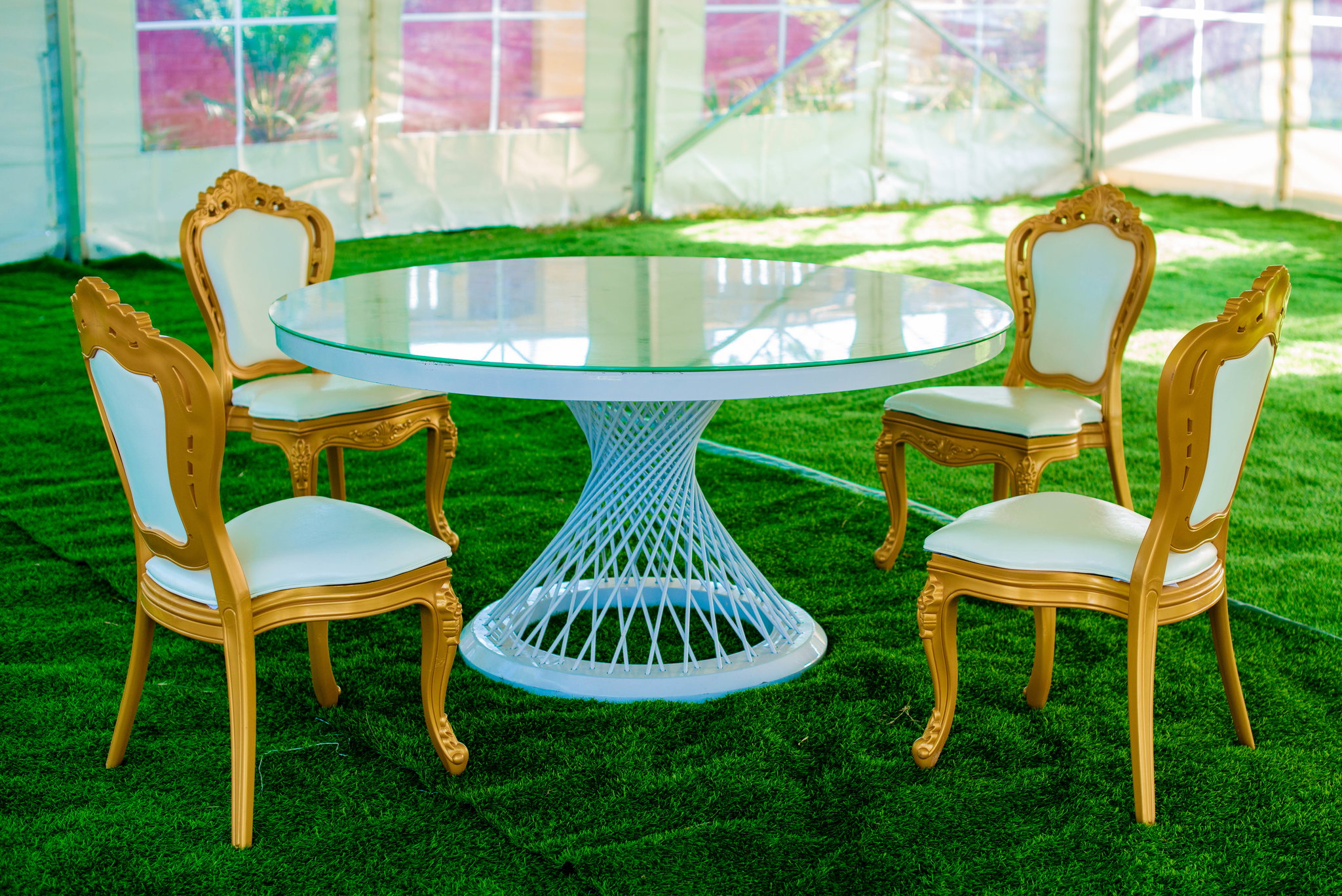 White elegant table_1