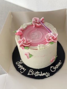 6 inches 2 Layers Buttercream cake  