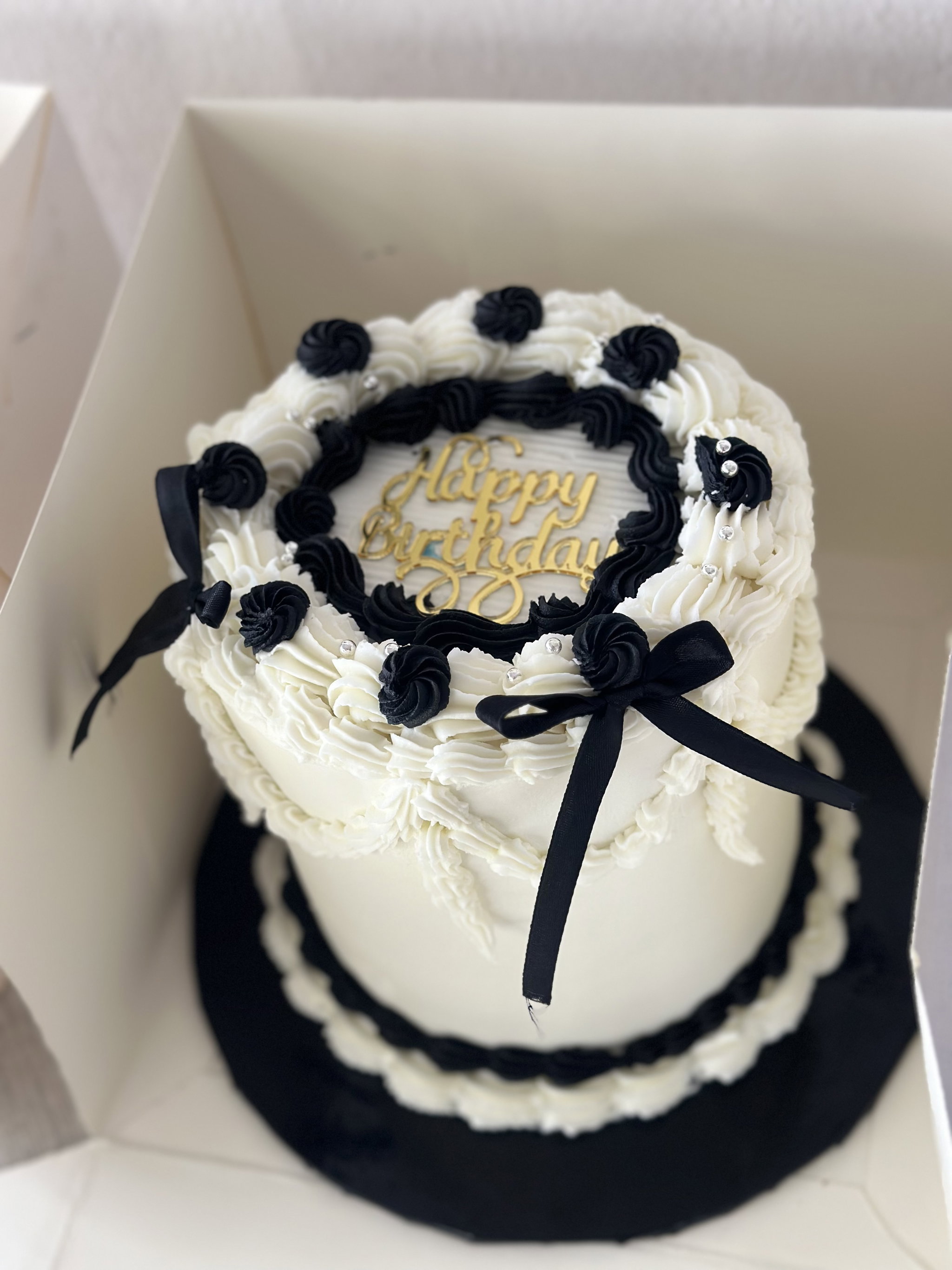 6 inches 3 Layers Buttercream cake  _8