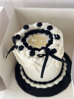 6 inches 3 Layers Buttercream cake  