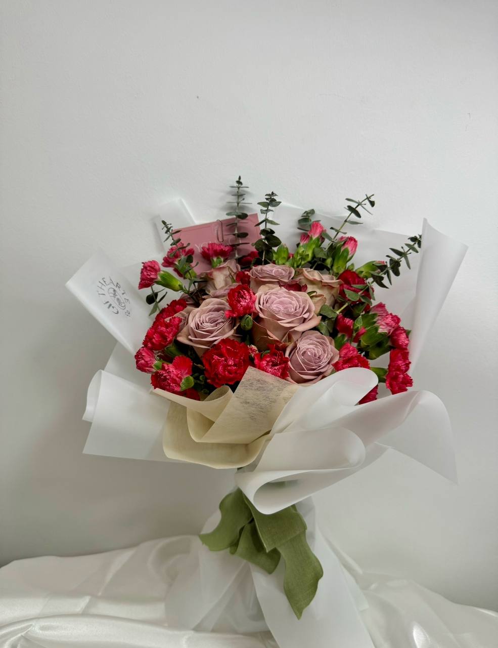 Cappuccino Roses & Carnation Spray Bouquet_0