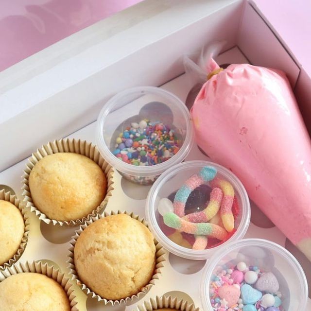 Half Dozen Cupcakes_0