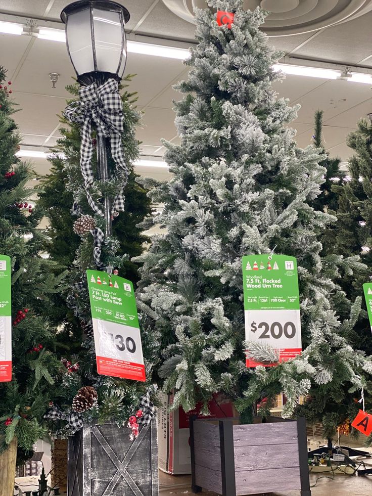 5ft - 7ft Tollymore Spruce Artificial Christmas Tree with Berries_0