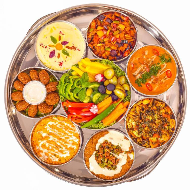 (طبق فول + طبق فلافل بسطرمة + طبق بطاطس + بيض مسلوق + جبنة قديمة + عيش + سلطة)_0