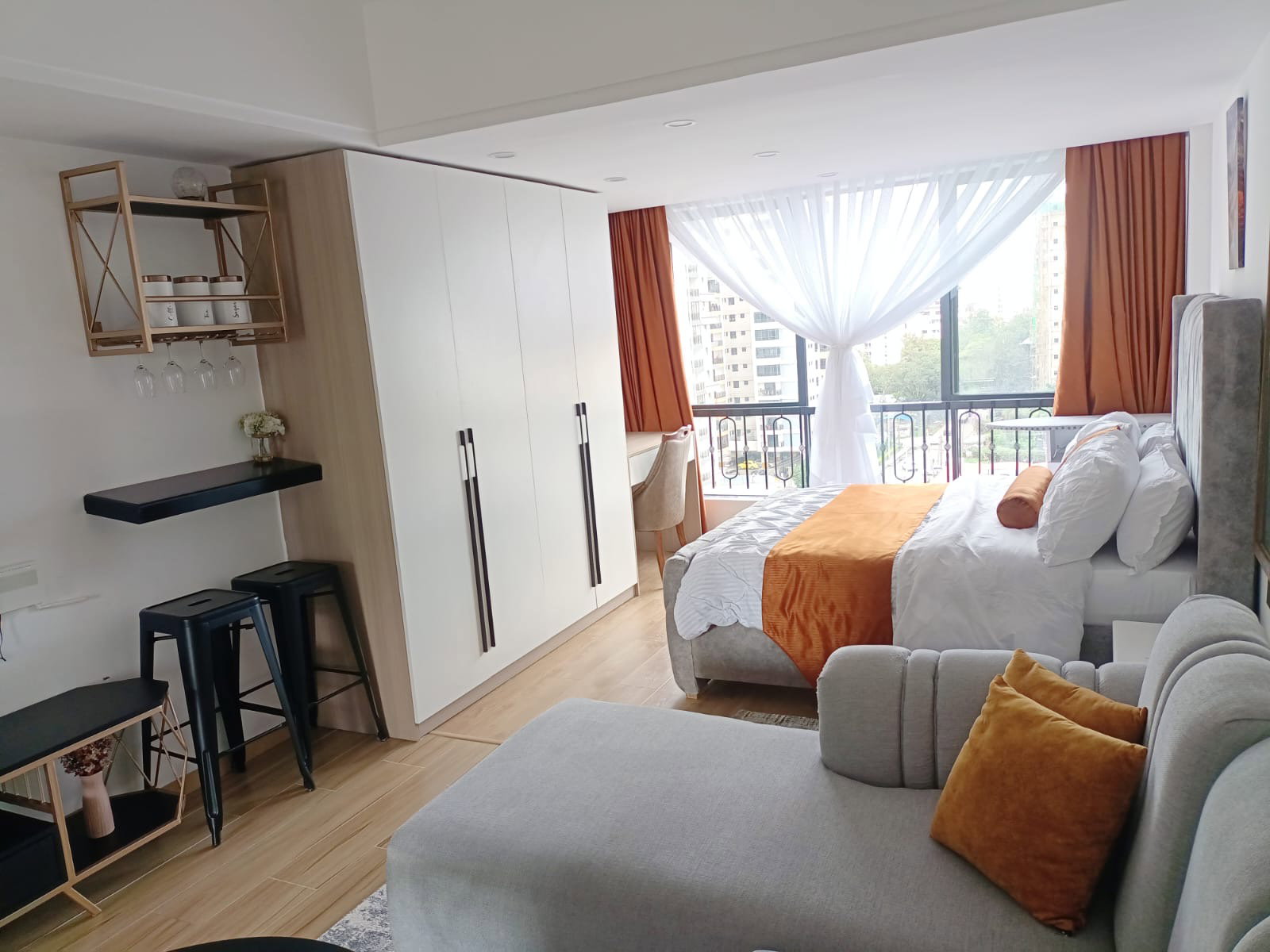 Studio AirBnB in Himalaya Heights Kindaruma Rd, Kilimani_1