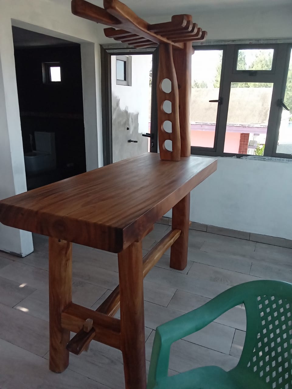 Suar Bar Table