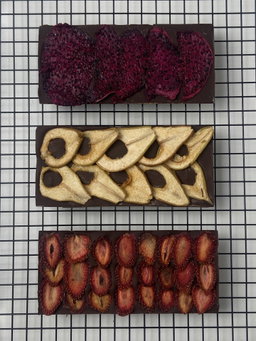 Chocolate with Dehydrated Fruits