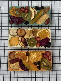 Chocolate with Dehydrated Fruits