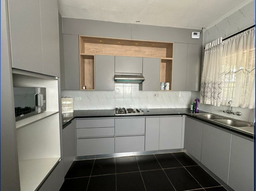 Kenneth 3 Bedroom Avondale Travelnest