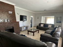 Kenneth 3 Bedroom Avondale Travelnest