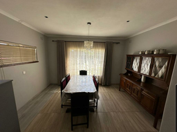 Kenneth 3 Bedroom Avondale Travelnest