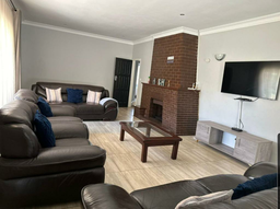 Kenneth 3 Bedroom Avondale Travelnest