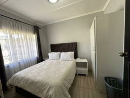 Kenneth 3 Bedroom Avondale Travelnest