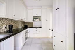 4 bedroom Holiday Home away from home 